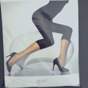 Wolford Tights (NEW/NEVER USED) Velvet Capri in Black size Medium